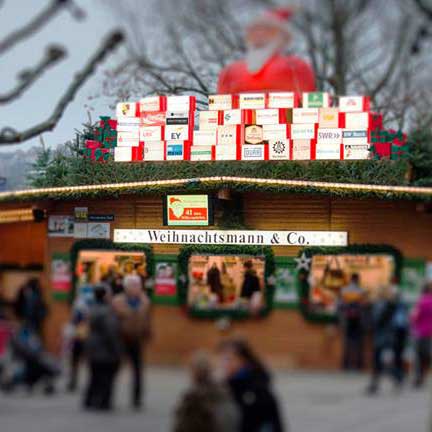 Helfen macht froh! Weihnachtsmann und Co auf dem Stuttgarter Weihnachtsmarkt